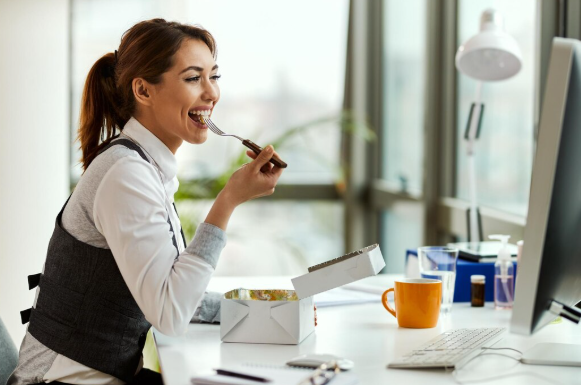 Como a Alimentação Saudável Pode Melhorar o Desempenho Empresarial e o Bem-Estar dos Funcionários